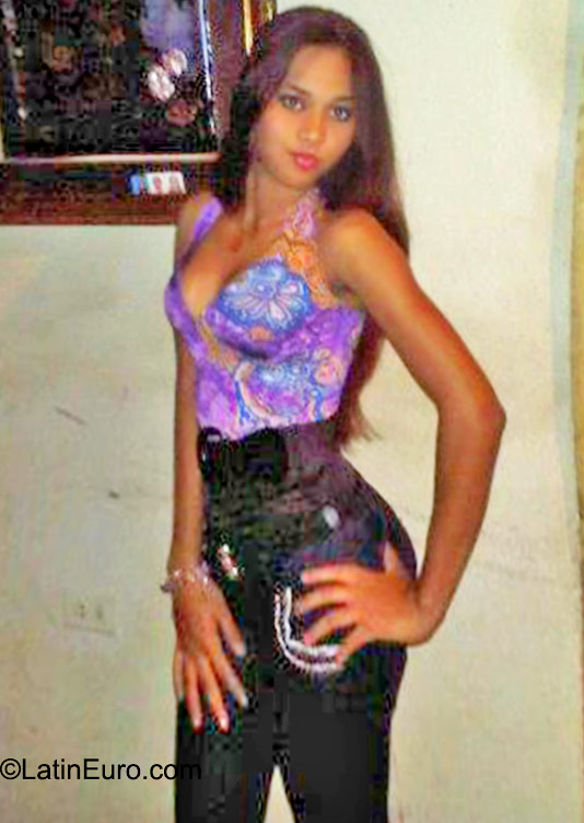 Date this charming Dominican Republic girl Andrea from Santo Domingo DO23633