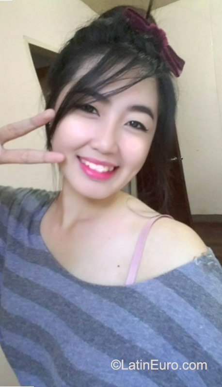 Date this good-looking Philippines girl Daniela from Manila PH827
