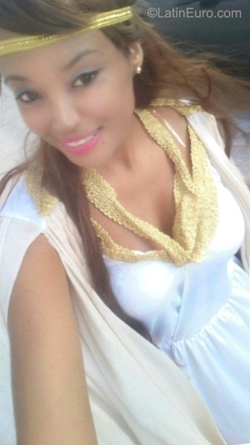 Date this nice looking Dominican Republic girl La Chanty from Santo Domingo DO23656