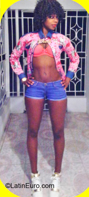 Date this athletic Jamaica girl Yenique from Kingston JM2193