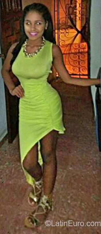 Date this good-looking Dominican Republic girl Paola from Santo Domingo DO23812