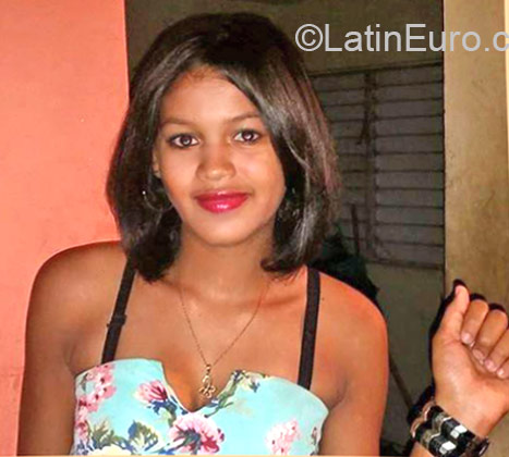 Date this pretty Dominican Republic girl Yekin from Santo Domingo DO23818