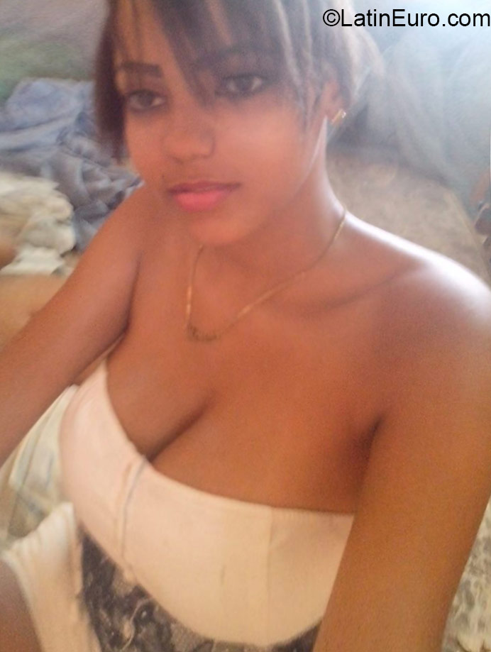 Date this voluptuous Dominican Republic girl Ruth from Santo Domingo DO23853
