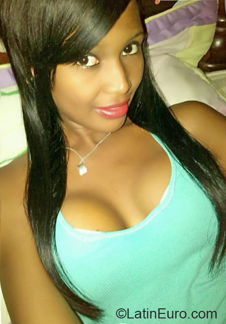 Date this charming Dominican Republic girl Rosaalba from Santo Domingo DO23881