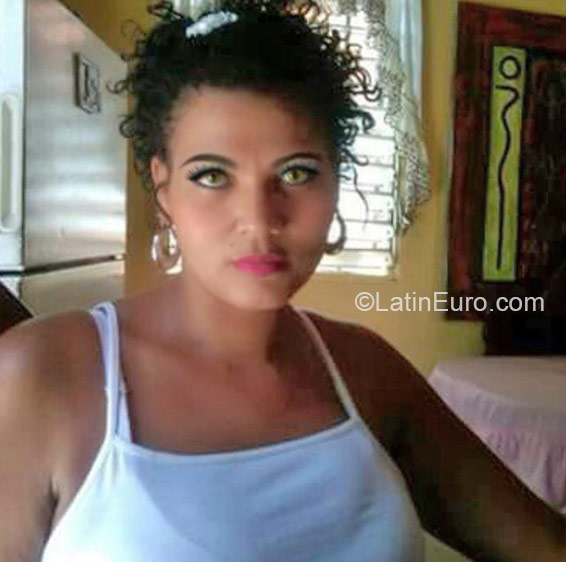 Date this pretty Dominican Republic girl Lucy from Santo Domingo DO23926