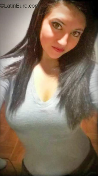 Date this young Colombia girl Diana from Bogota CO18298