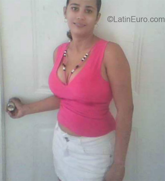 Date this georgeous Dominican Republic girl Laura from La Vega DO24069