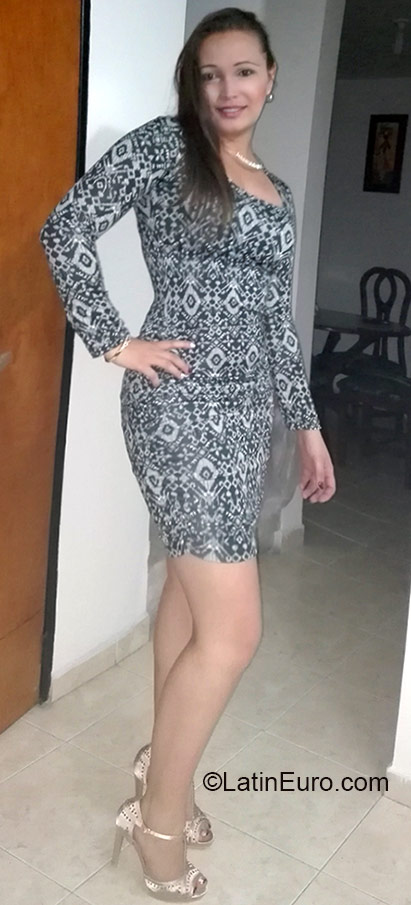 Date this nice looking Colombia girl Yuliana from Manizales CO18371