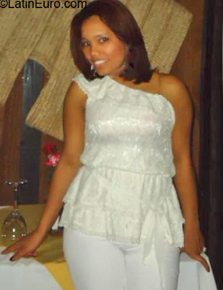 Date this delightful Dominican Republic girl Rudelanie from Santo Domingo DO24174