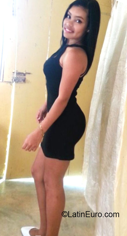 Date this hard body Dominican Republic girl Deysie from Barahona DO24185