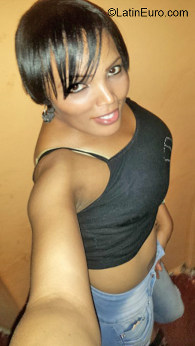 Date this cute Dominican Republic girl Yessenia from Santo Domingo DO24235