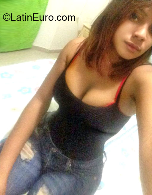 Date this hard body Dominican Republic girl Joha from Puerto Plata DO24236