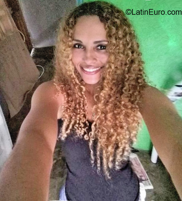 Date this passionate Panama girl Esther from Panama PA799