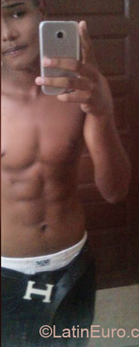Date this foxy Dominican Republic man Kendry from Santo Domingo DO24248