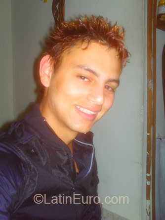 Date this sensual Colombia man Wellington from Medellin CO18406