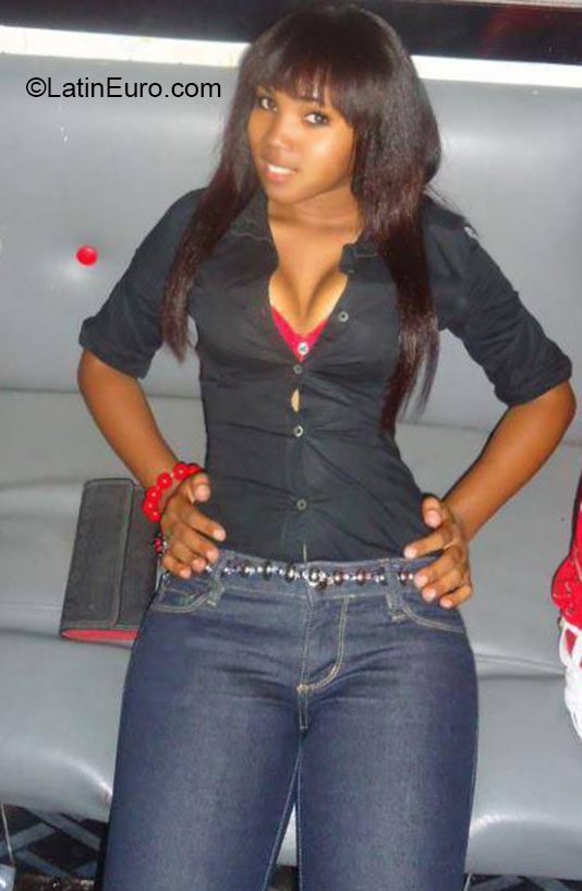 Date this athletic Dominican Republic girl Marley from Santo Domingo DO24320