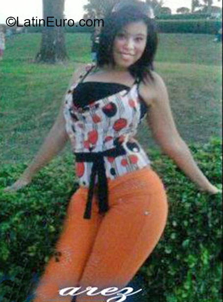 Date this beautiful Dominican Republic girl Elizabeth from Santiago DO24348