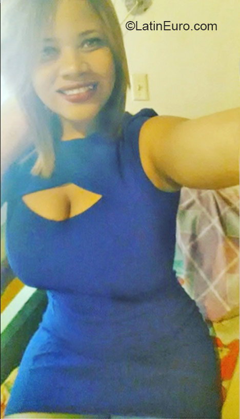 Date this gorgeous Dominican Republic girl Meiryis from Santiago DO24406