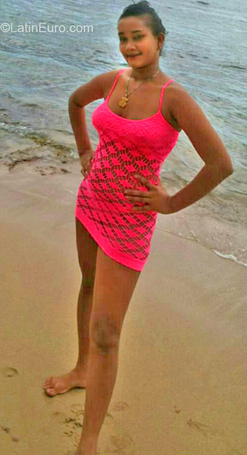 Date this sultry Dominican Republic girl Amarilis from Santo Domingo DO24454