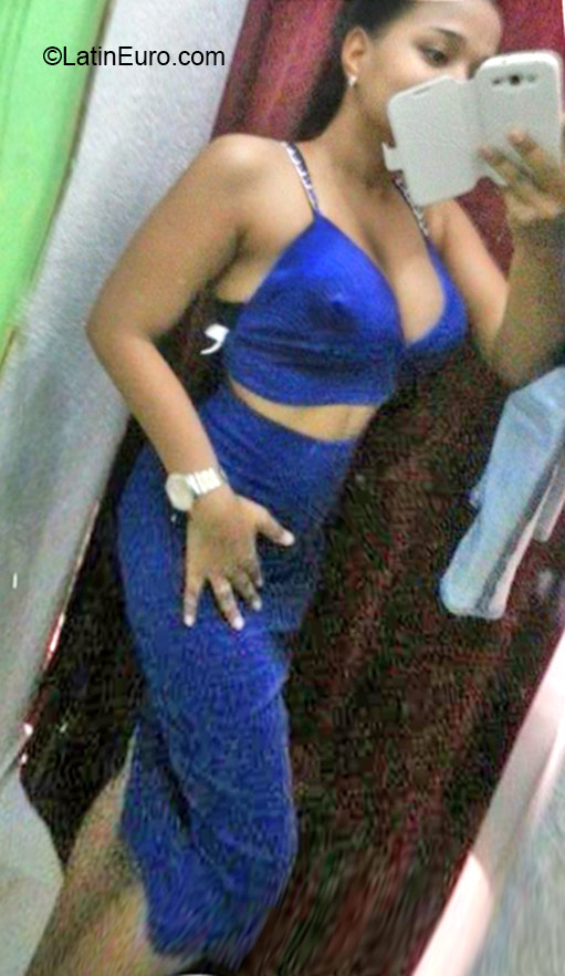 Date this hard body Dominican Republic girl Sarah from Santo Domingo DO24483