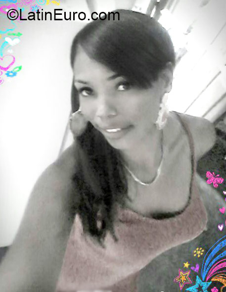 Date this lovely Dominican Republic girl Luz from Santo Domingo DO24510