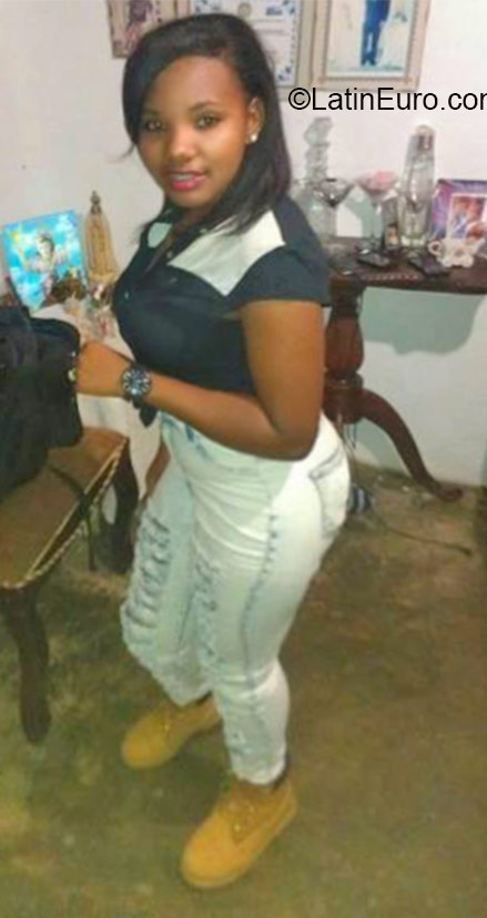 Date this voluptuous Dominican Republic girl Katherine from Santo Domingo DO24513