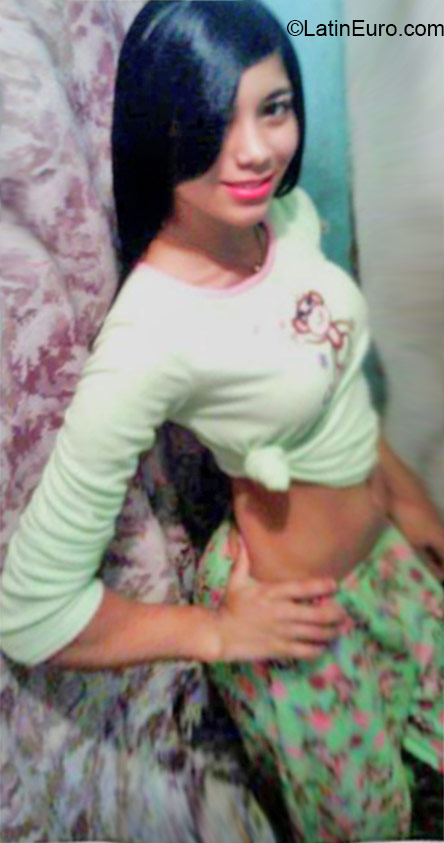 Date this athletic Dominican Republic girl Molly from Santo Domingo DO24570
