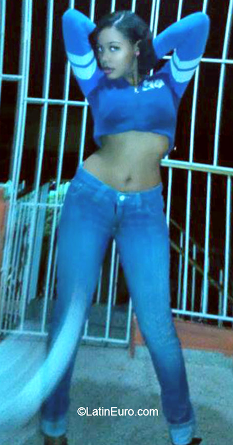 Date this sultry Dominican Republic girl Ayiesia from Santo Domingo DO24575