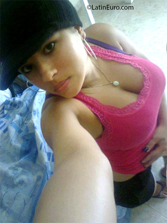 Date this sultry Dominican Republic girl Madelin from Santiago DO24733
