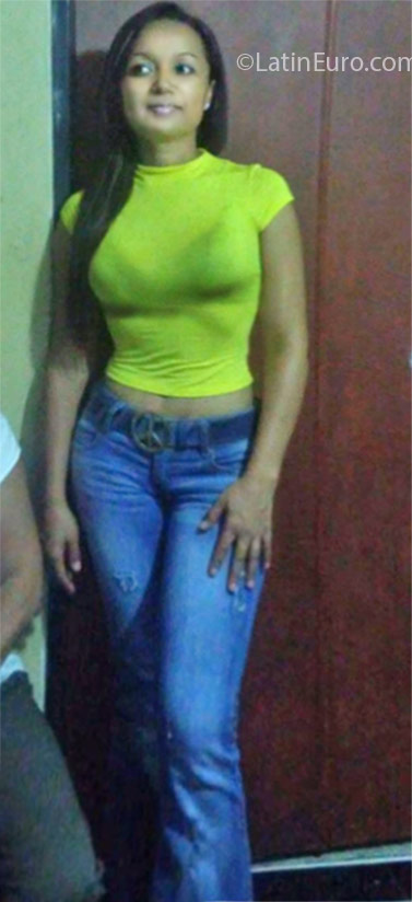 Date this happy Colombia girl Paula from Tulua CO18597