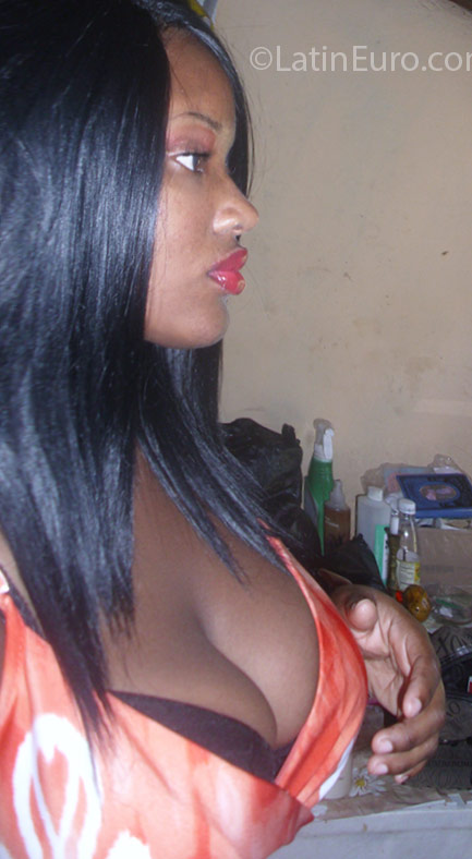 Date this attractive Jamaica girl Tina from Kingston JM2249