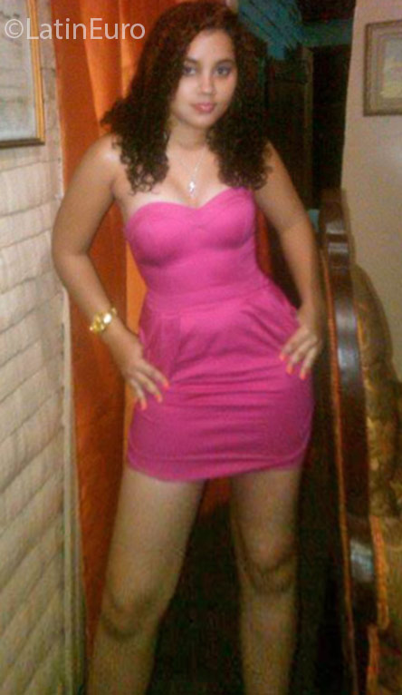 Date this happy Dominican Republic girl Laura from Santo Domingo DO24796