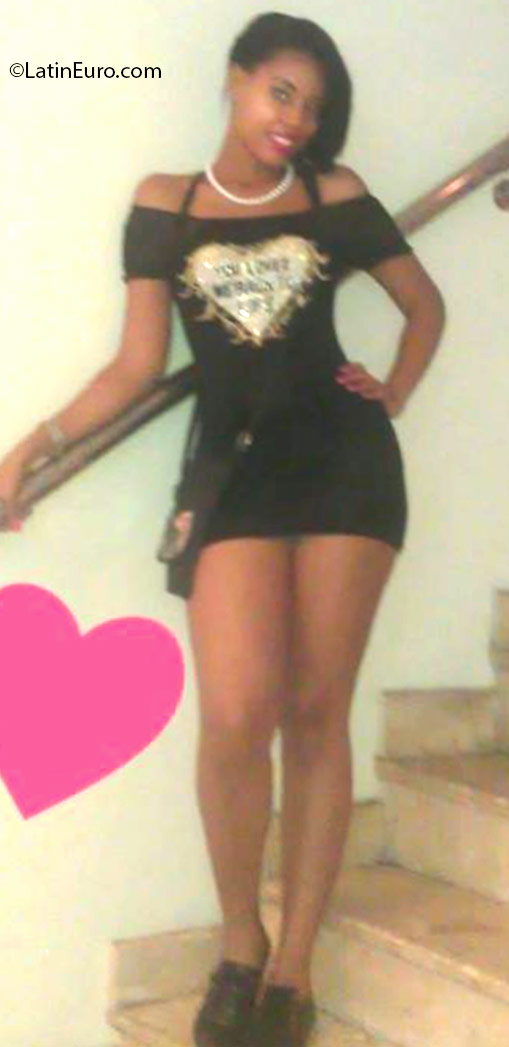 Date this foxy Dominican Republic girl Nicaras from Haina DO24823