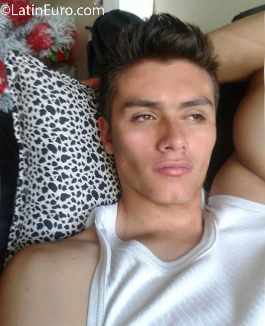 Date this pretty Colombia man Jonathan from Bogota CO18623