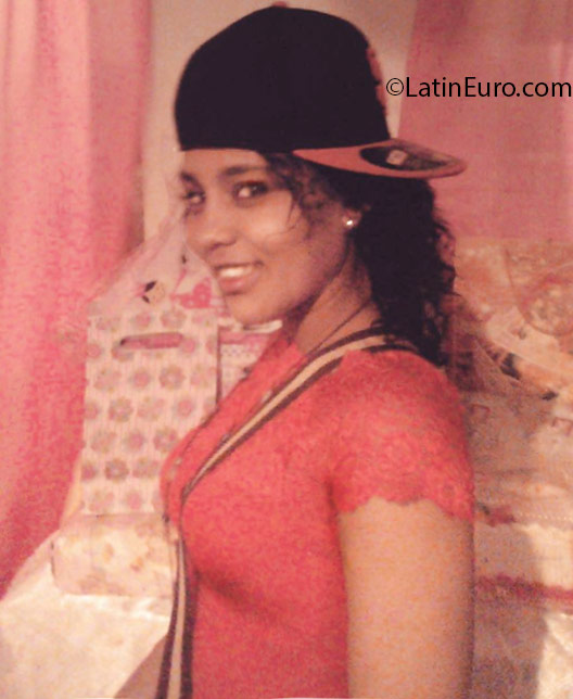 Date this sultry Dominican Republic girl Cassandra from Santo Domingo DO24888