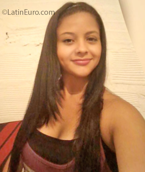 Date this foxy Colombia girl Yesenia from Medellin CO18634