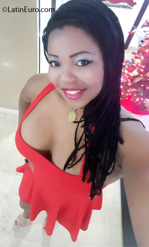 Date this voluptuous Venezuela girl Angelica from Caracas VE653