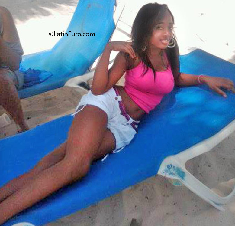 Date this young Dominican Republic girl Perla from Santo Domingo DO25033