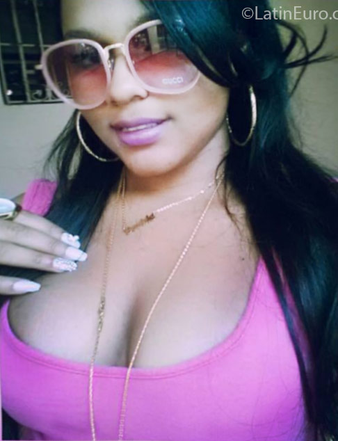 Date this lovely Dominican Republic girl Wanda from Santo Domingo DO25047