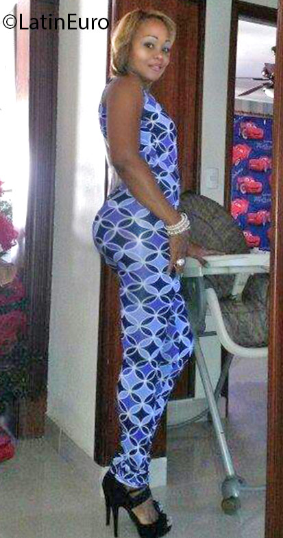 Date this gorgeous Dominican Republic girl Perla from Santo Domingo DO25072