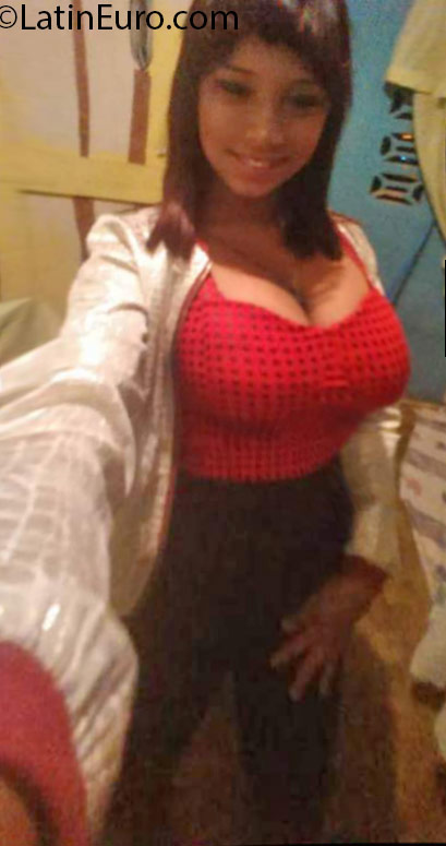 Date this happy Dominican Republic girl Milagros from Santo Domingo DO25081