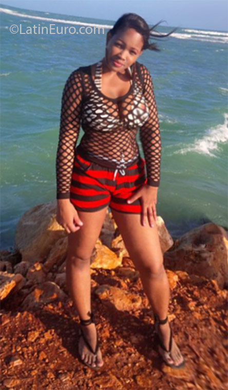 Date this attractive Jamaica girl Bel423 from Kingston JM2270