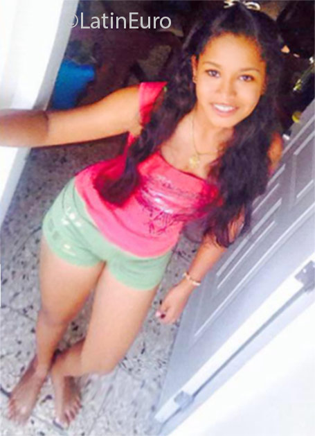 Date this good-looking Dominican Republic girl Erika from Santo Domingo DO25119