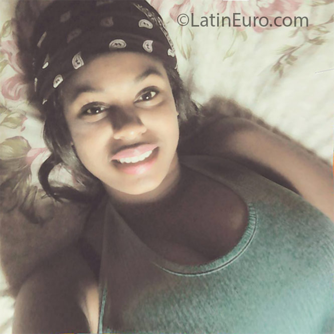 Date this georgeous Jamaica girl Shamoy from St. Catherine JM2279