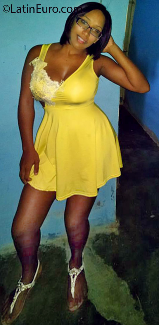 Date this athletic Dominican Republic girl Yanely from Santiago DO25189