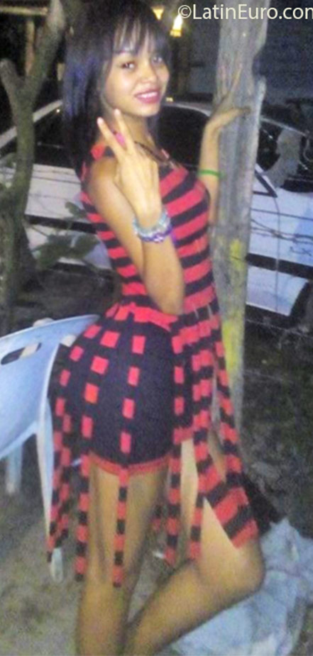 Date this tall Dominican Republic girl Pequenita from Bonao DO25213