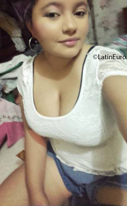 Date this lovely Colombia girl Paula from Cartagena CO18776