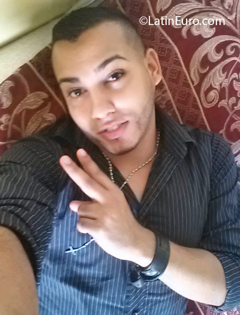 Date this exotic Dominican Republic man Victor from Santiago DO25287