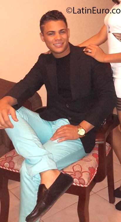 Date this cute Dominican Republic man Elvis from Santiago DO25317