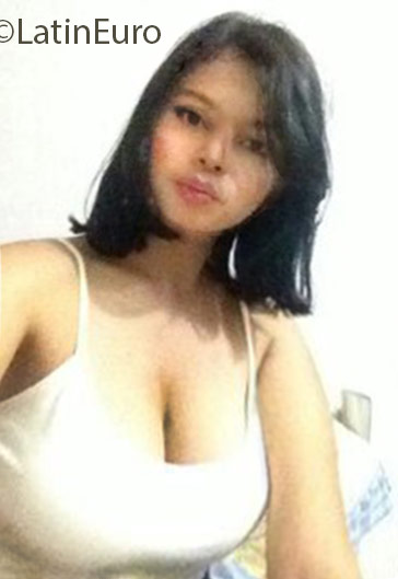 Date this beautiful Colombia girl Mercedes from Cartagena CO18811